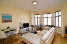 Three bedroom flat to let on Hoveden Road, Mapesbury